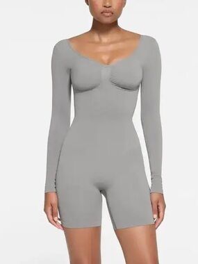 SKIMS Seamless Sculpt Long Sleeve Bodysuit in Light Gray